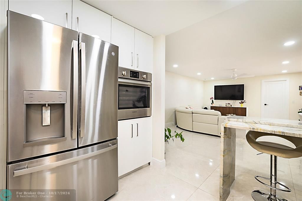 For Sale: $699,900 (2 beds, 2 baths, 1219 Square Feet)