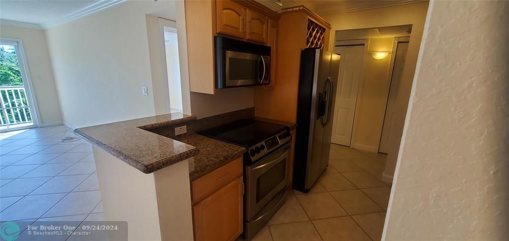 For Rent: $2,800 (2 beds, 2 baths, 960 Square Feet)