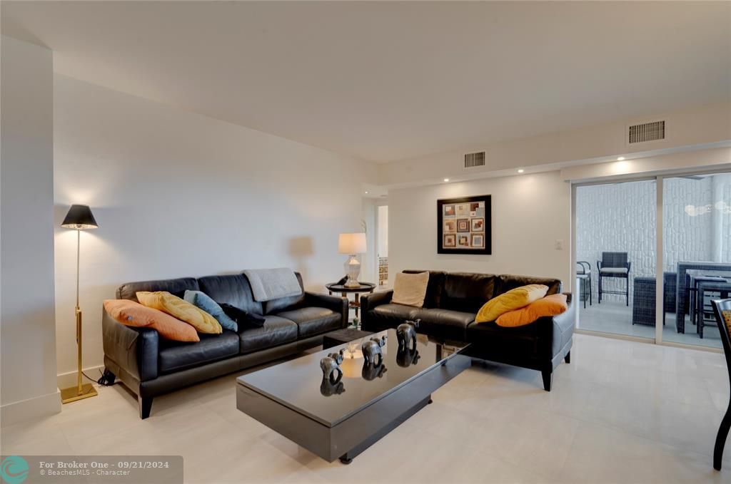 For Sale: $429,000 (2 beds, 2 baths, 1300 Square Feet)