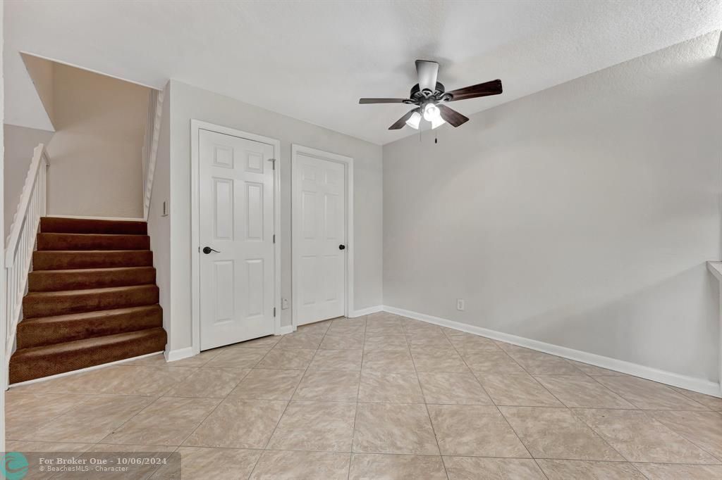 For Sale: $375,000 (2 beds, 2 baths, 1372 Square Feet)