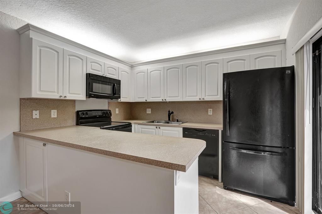 For Sale: $375,000 (2 beds, 2 baths, 1372 Square Feet)