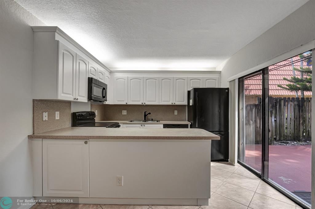 For Sale: $375,000 (2 beds, 2 baths, 1372 Square Feet)