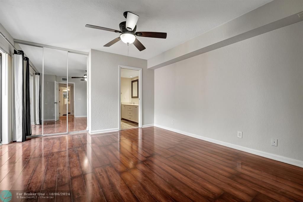 For Sale: $375,000 (2 beds, 2 baths, 1372 Square Feet)