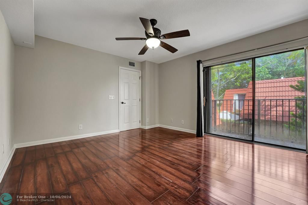 For Sale: $375,000 (2 beds, 2 baths, 1372 Square Feet)