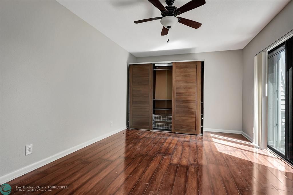 For Sale: $375,000 (2 beds, 2 baths, 1372 Square Feet)