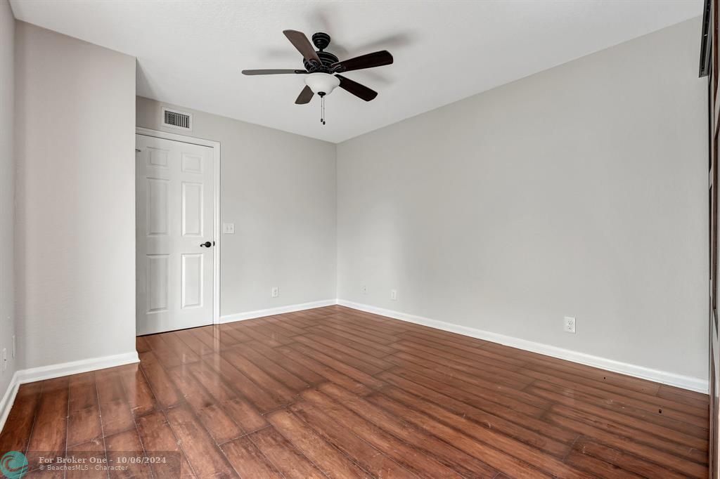 For Sale: $375,000 (2 beds, 2 baths, 1372 Square Feet)