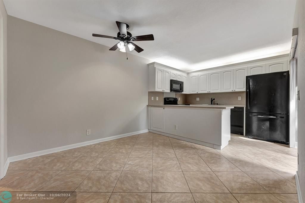 For Sale: $375,000 (2 beds, 2 baths, 1372 Square Feet)