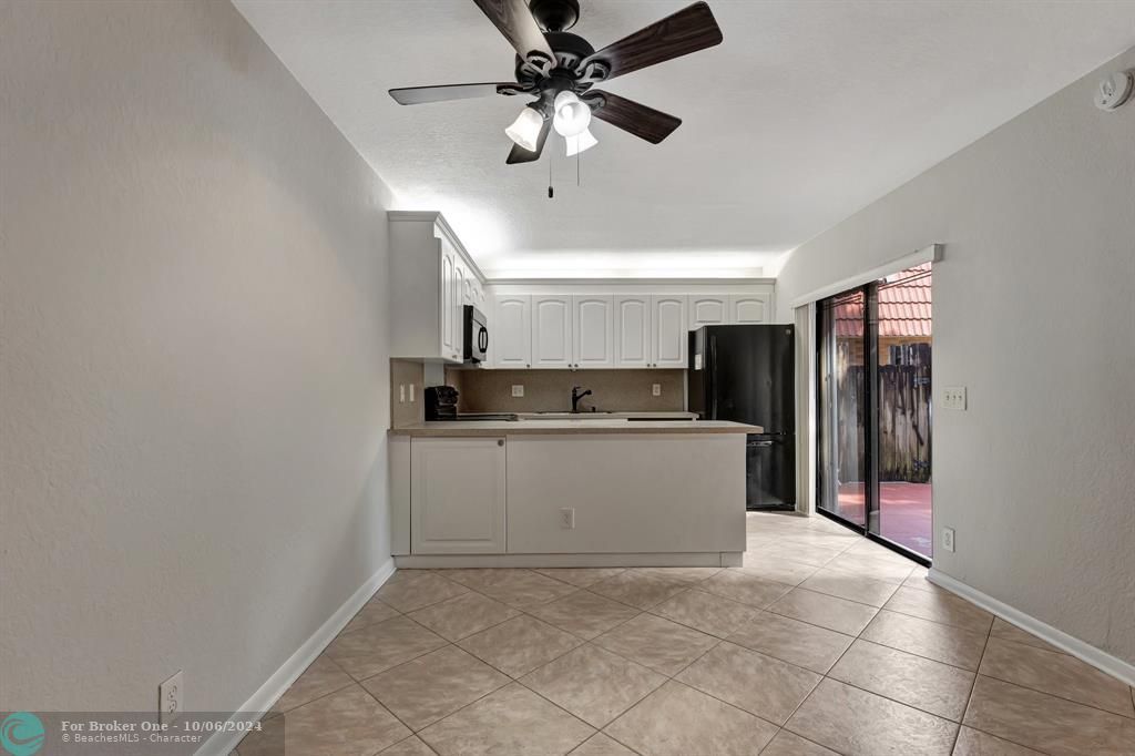 For Sale: $375,000 (2 beds, 2 baths, 1372 Square Feet)