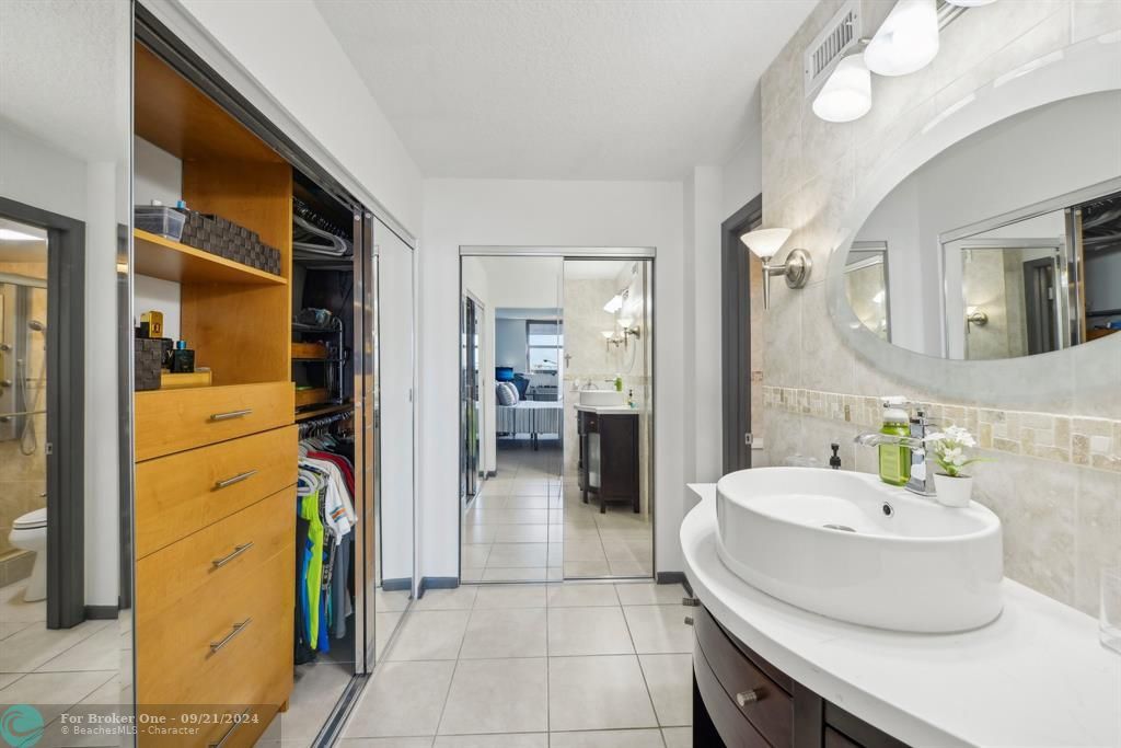 For Sale: $340,000 (2 beds, 2 baths, 1250 Square Feet)