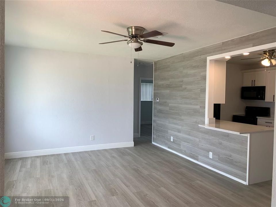 For Sale: $424,900 (2 beds, 1 baths, 1000 Square Feet)