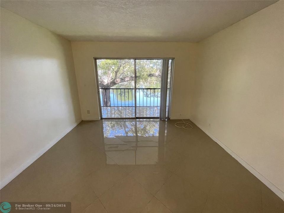 For Rent: $1,600 (1 beds, 1 baths, 750 Square Feet)