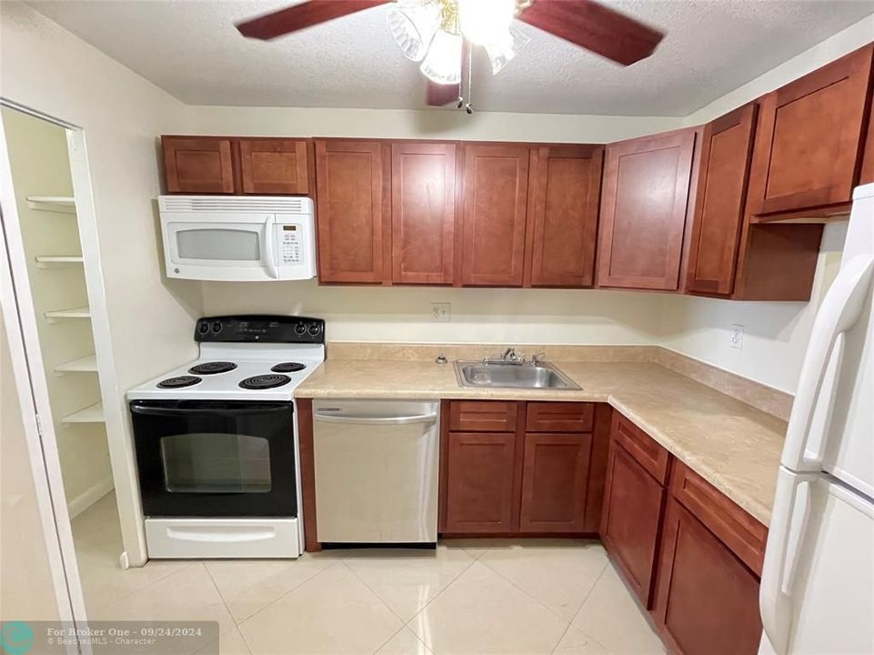 For Rent: $1,600 (1 beds, 1 baths, 750 Square Feet)