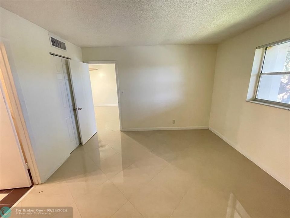 For Rent: $1,600 (1 beds, 1 baths, 750 Square Feet)