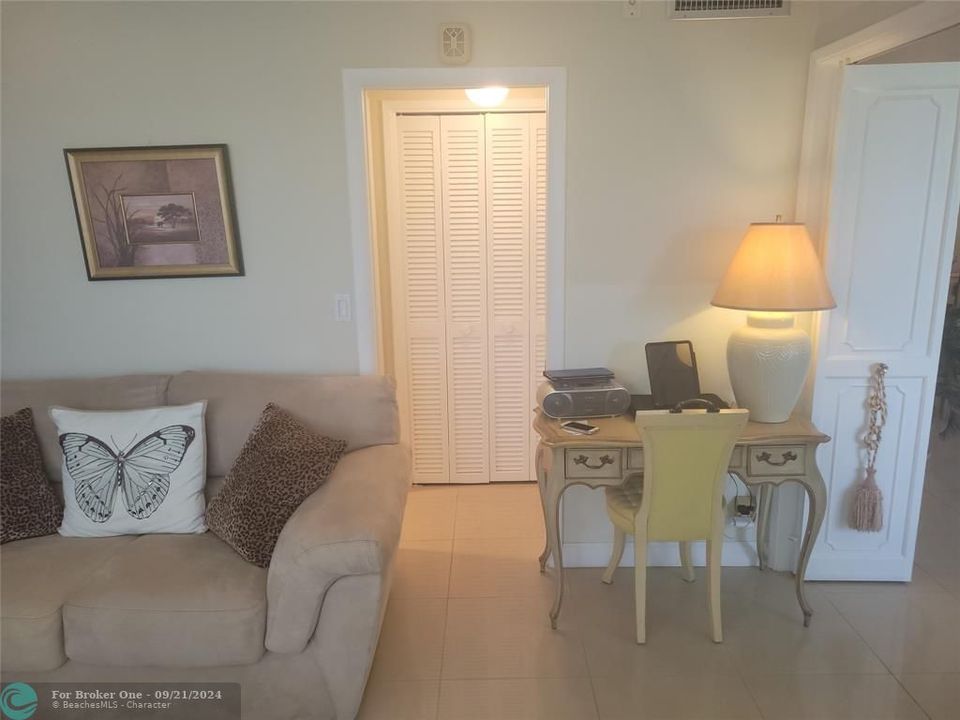 For Sale: $262,500 (2 beds, 2 baths, 1150 Square Feet)