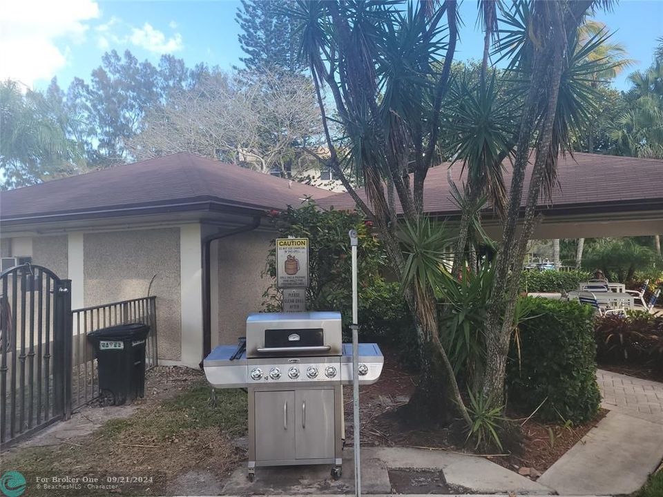 For Sale: $262,500 (2 beds, 2 baths, 1150 Square Feet)