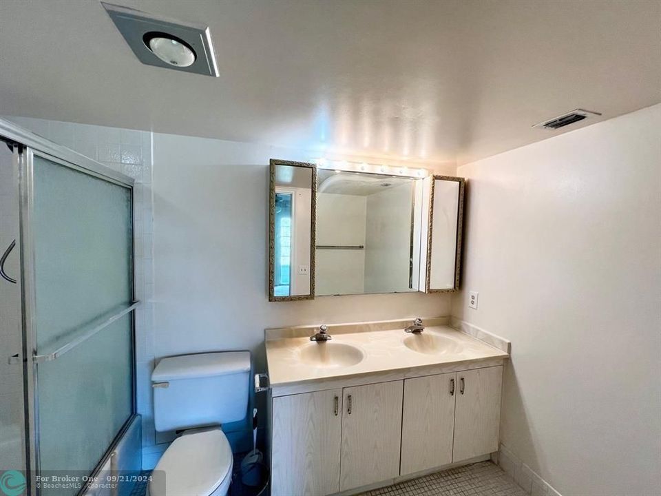 For Rent: $1,800 (2 beds, 2 baths, 1162 Square Feet)