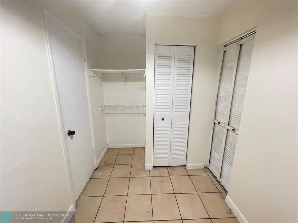 For Sale: $132,000 (1 beds, 1 baths, 735 Square Feet)