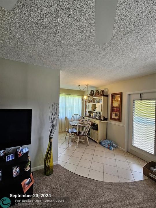 For Sale: $164,900 (2 beds, 1 baths, 828 Square Feet)