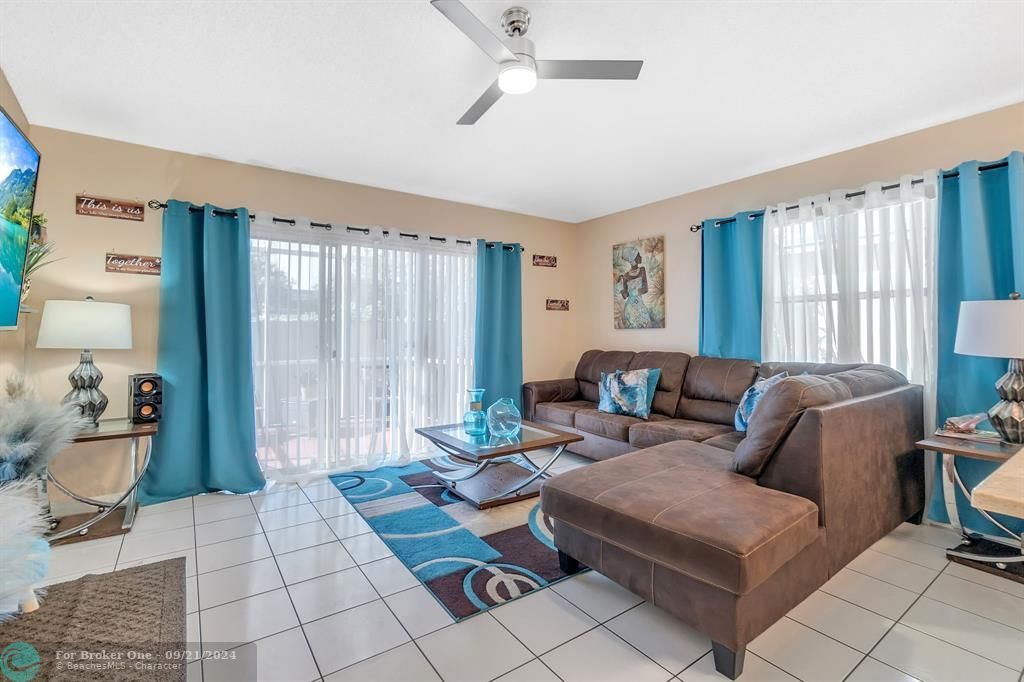 For Sale: $465,000 (3 beds, 2 baths, 1594 Square Feet)