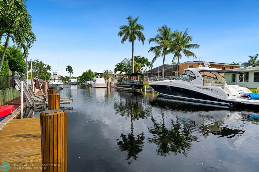 For Sale: $1,195,000 (3 beds, 2 baths, 1823 Square Feet)