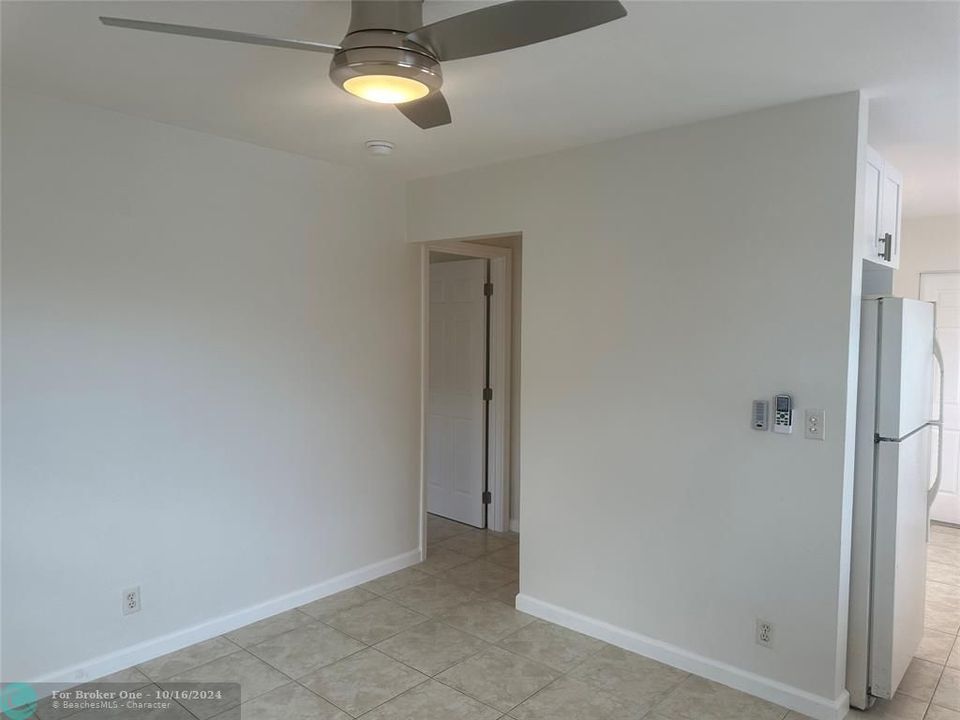 For Sale: $1,600 (1 beds, 1 baths, 550 Square Feet)