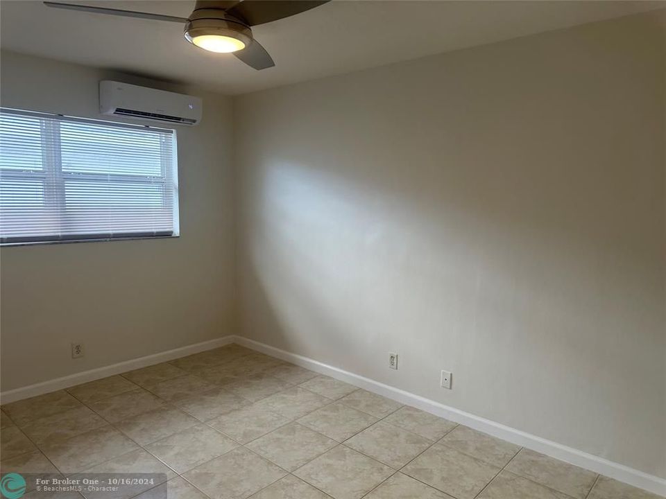 For Sale: $1,600 (1 beds, 1 baths, 550 Square Feet)