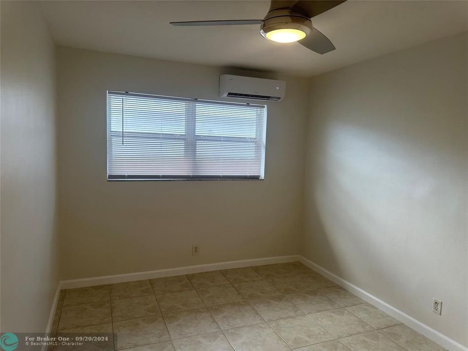 For Sale: $1,600 (1 beds, 1 baths, 550 Square Feet)