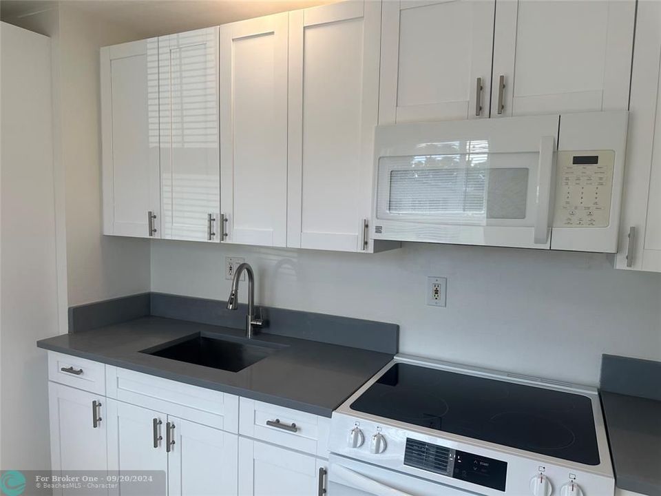 For Sale: $1,600 (1 beds, 1 baths, 550 Square Feet)