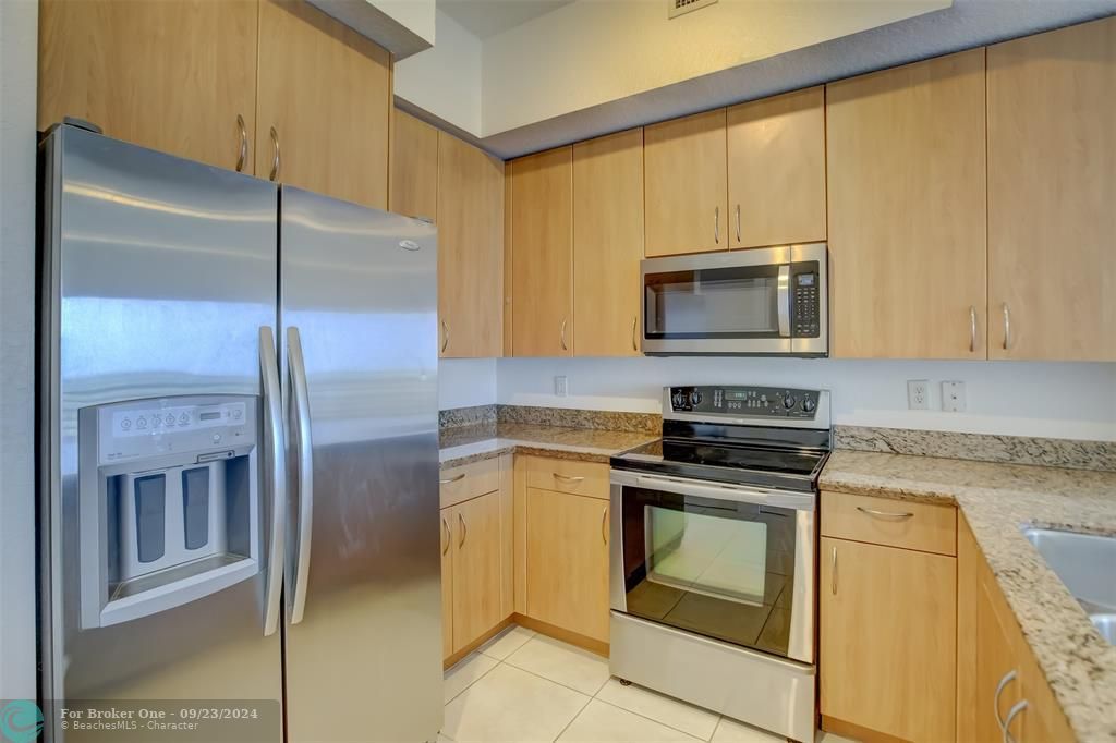 For Rent: $2,850 (2 beds, 2 baths, 1036 Square Feet)