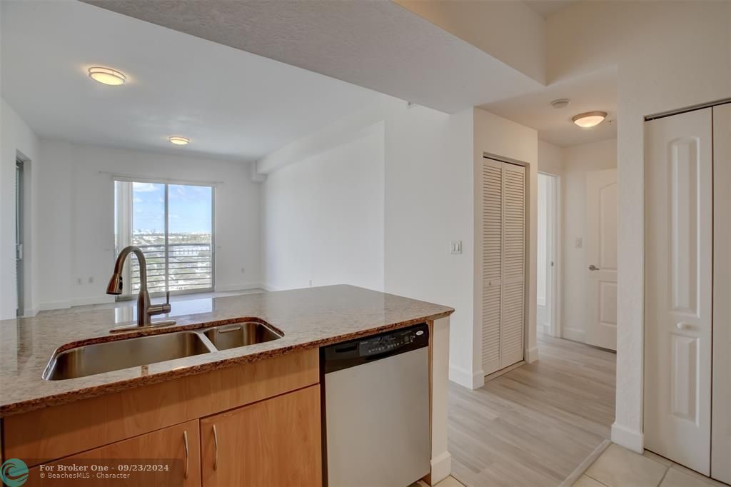 For Rent: $2,850 (2 beds, 2 baths, 1036 Square Feet)