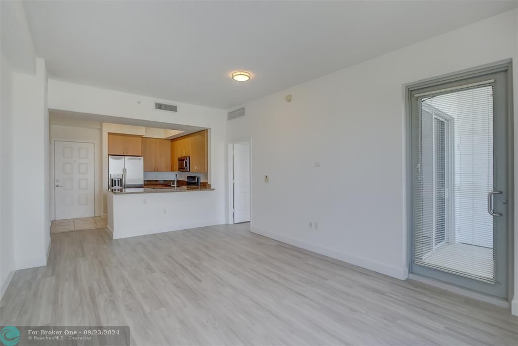 For Rent: $2,850 (2 beds, 2 baths, 1036 Square Feet)