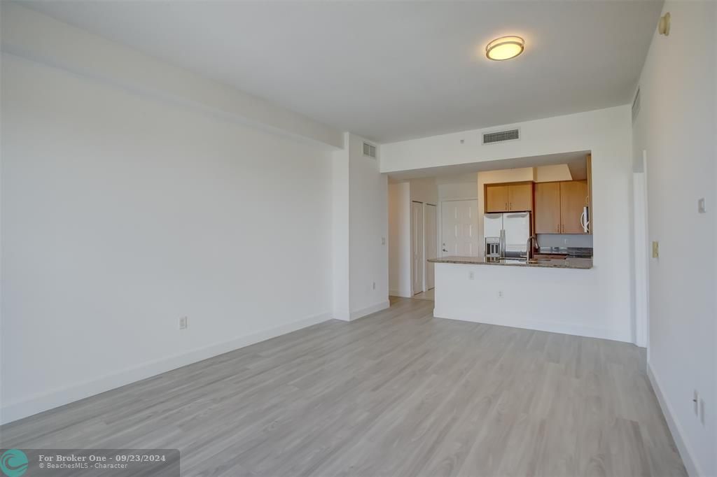 For Rent: $2,850 (2 beds, 2 baths, 1036 Square Feet)