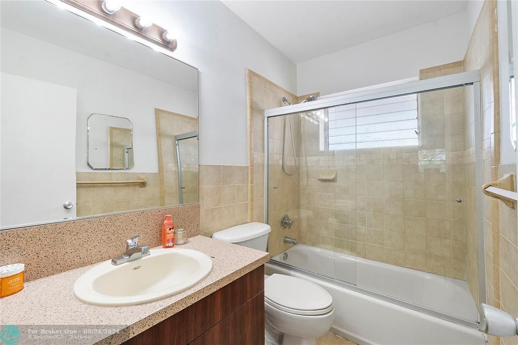 For Sale: $145,000 (1 beds, 1 baths, 748 Square Feet)