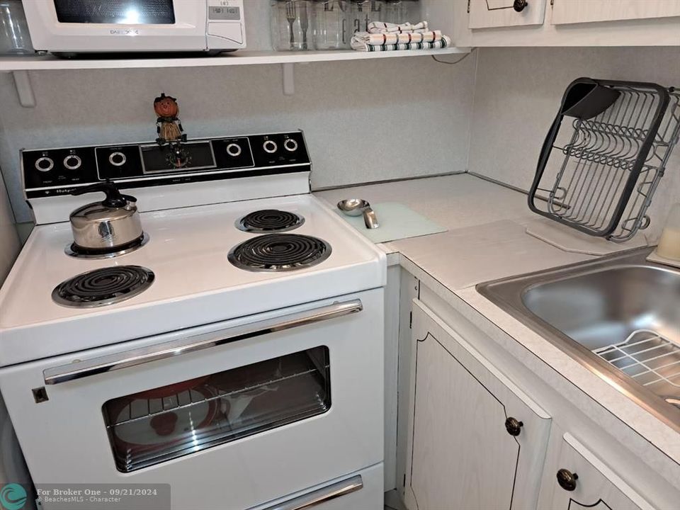 For Rent: $2,500 (1 beds, 1 baths, 706 Square Feet)