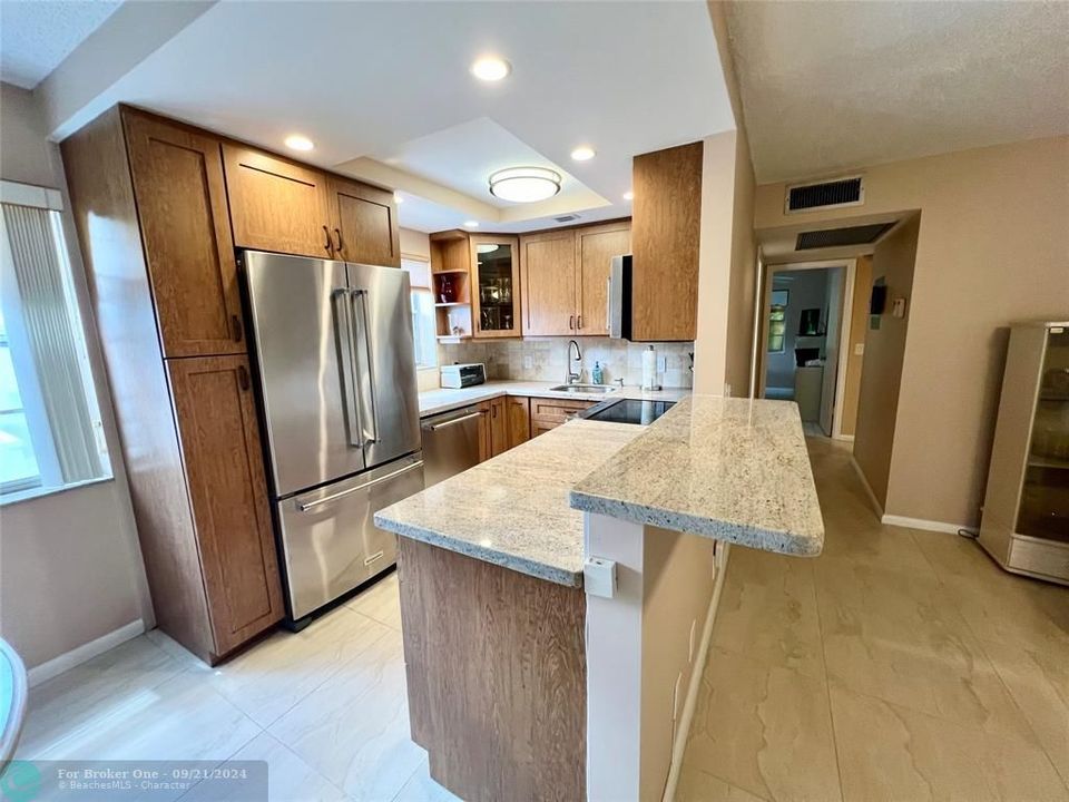 For Sale: $194,900 (2 beds, 2 baths, 925 Square Feet)