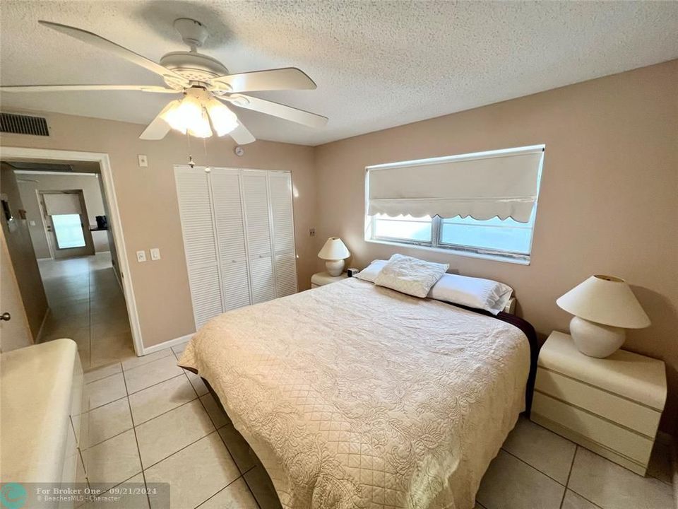 For Sale: $194,900 (2 beds, 2 baths, 925 Square Feet)