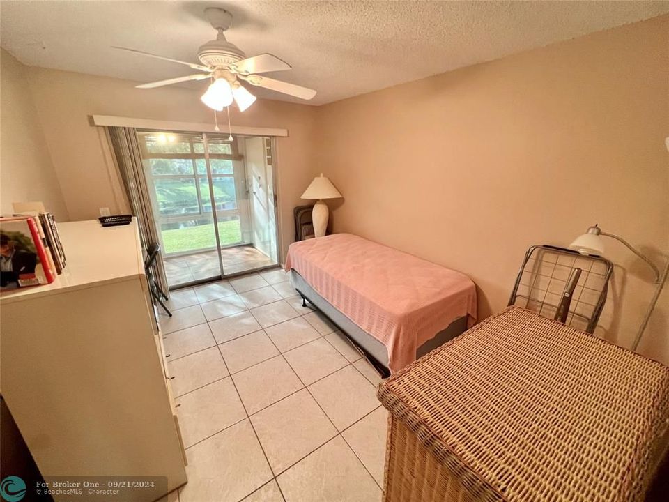 For Sale: $194,900 (2 beds, 2 baths, 925 Square Feet)