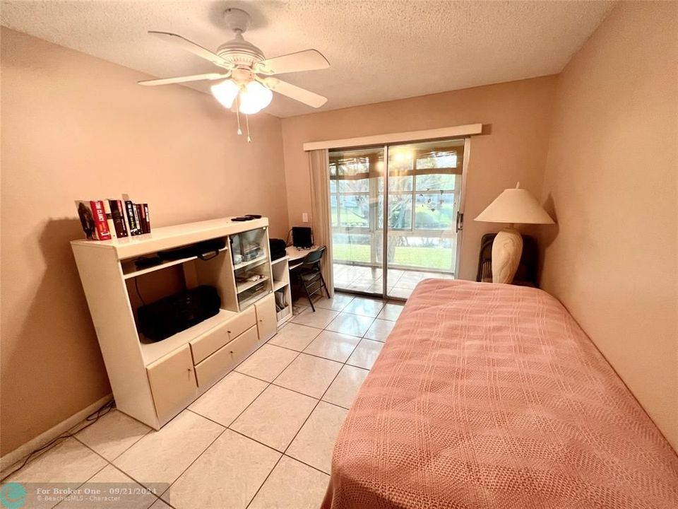 For Sale: $194,900 (2 beds, 2 baths, 925 Square Feet)