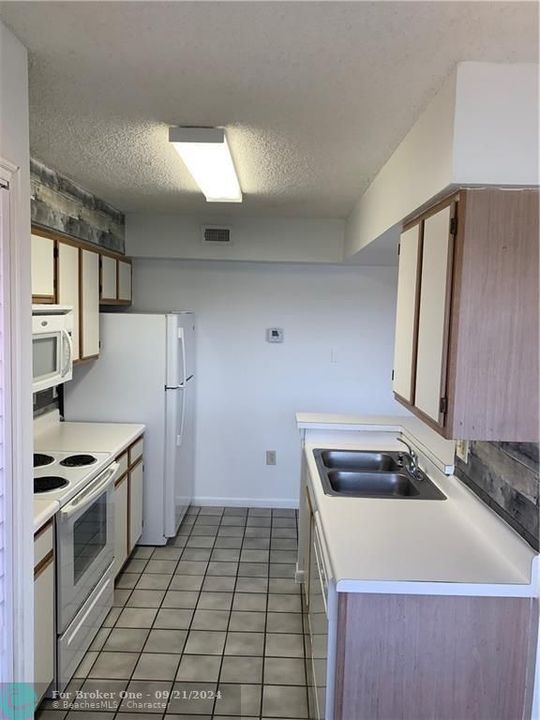 For Rent: $2,200 (2 beds, 2 baths, 1121 Square Feet)