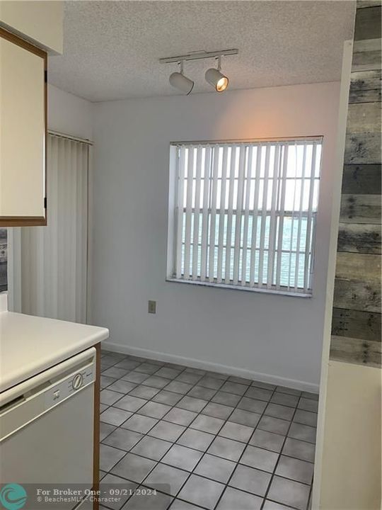 For Rent: $2,200 (2 beds, 2 baths, 1121 Square Feet)