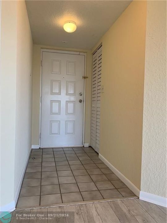 For Rent: $2,200 (2 beds, 2 baths, 1121 Square Feet)