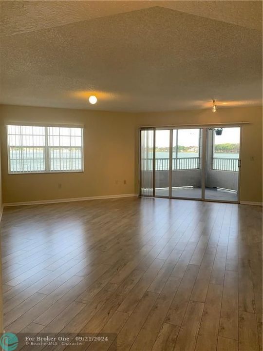 For Rent: $2,200 (2 beds, 2 baths, 1121 Square Feet)