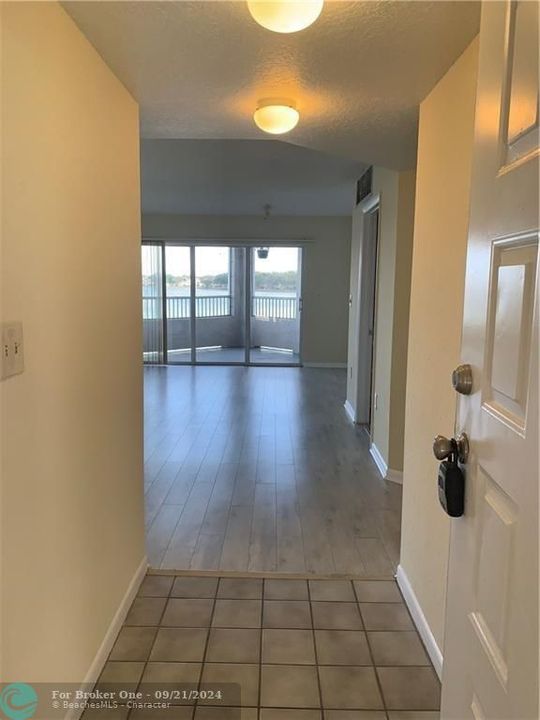 For Rent: $2,200 (2 beds, 2 baths, 1121 Square Feet)