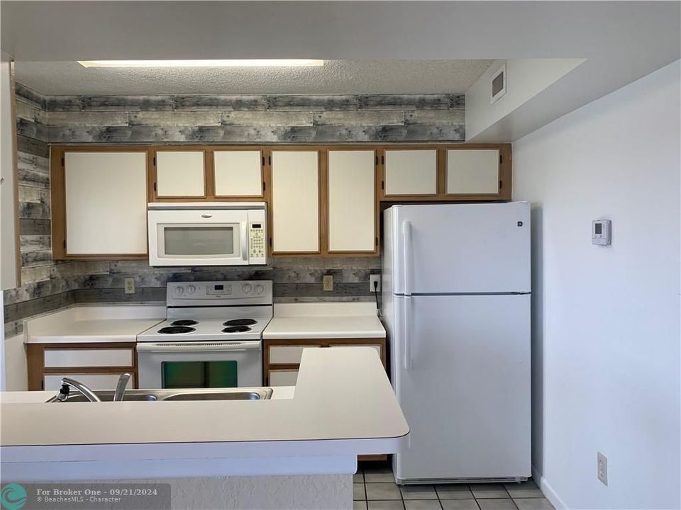 For Rent: $2,200 (2 beds, 2 baths, 1121 Square Feet)