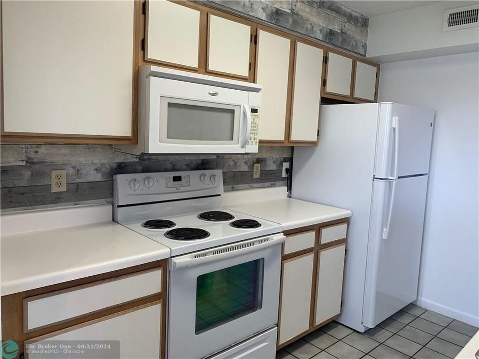 For Rent: $2,200 (2 beds, 2 baths, 1121 Square Feet)