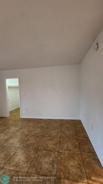 For Rent: $1,375 (0 beds, 1 baths, 382 Square Feet)