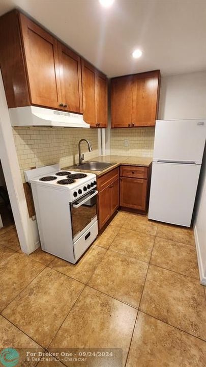 For Rent: $1,375 (0 beds, 1 baths, 382 Square Feet)