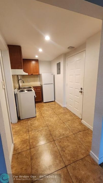 For Rent: $1,375 (0 beds, 1 baths, 382 Square Feet)