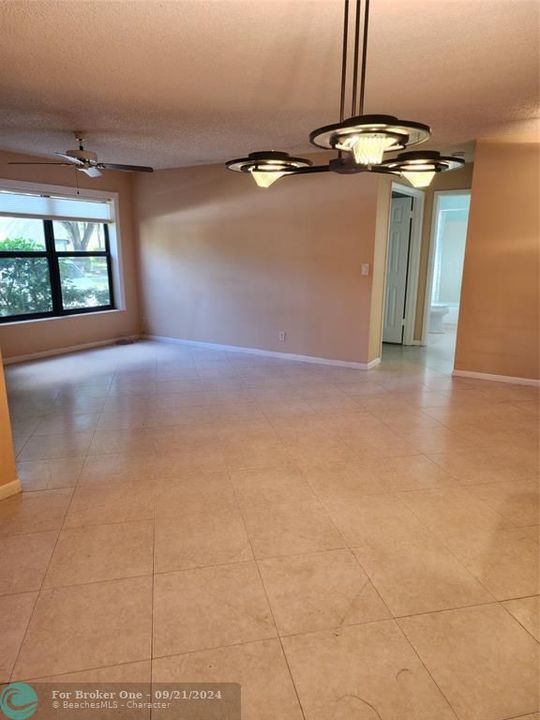 For Rent: $2,550 (3 beds, 2 baths, 1093 Square Feet)