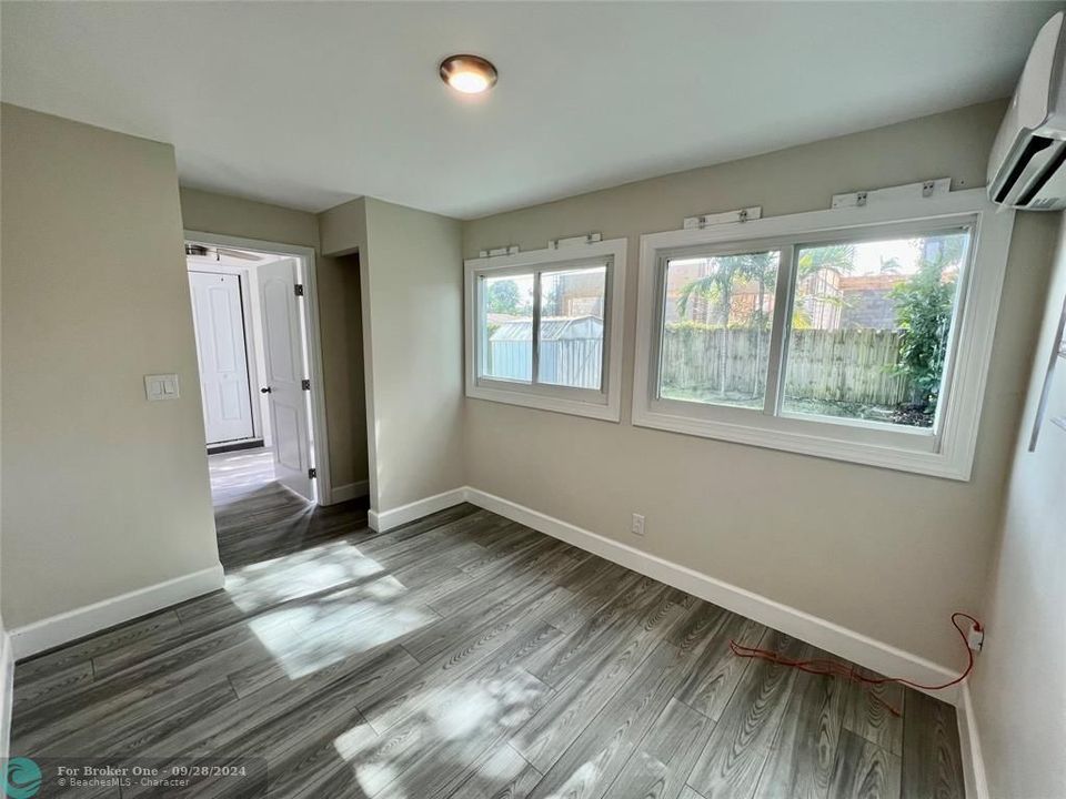 For Sale: $3,000 (3 beds, 2 baths, 2405 Square Feet)